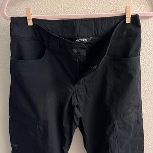 Arcteryx men’s lightweight nylon climbing pant. Size 28.
